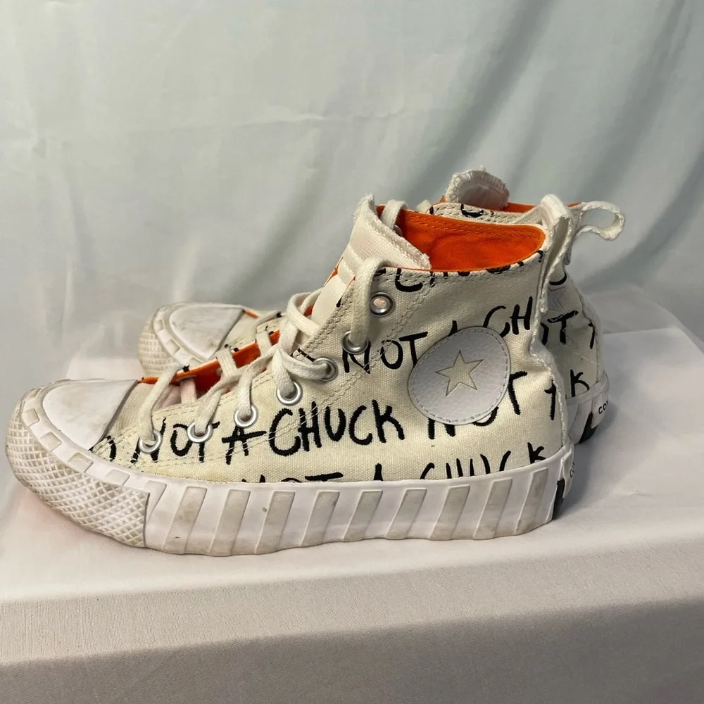 Chuck Not Chuck Converse kids size 5‎